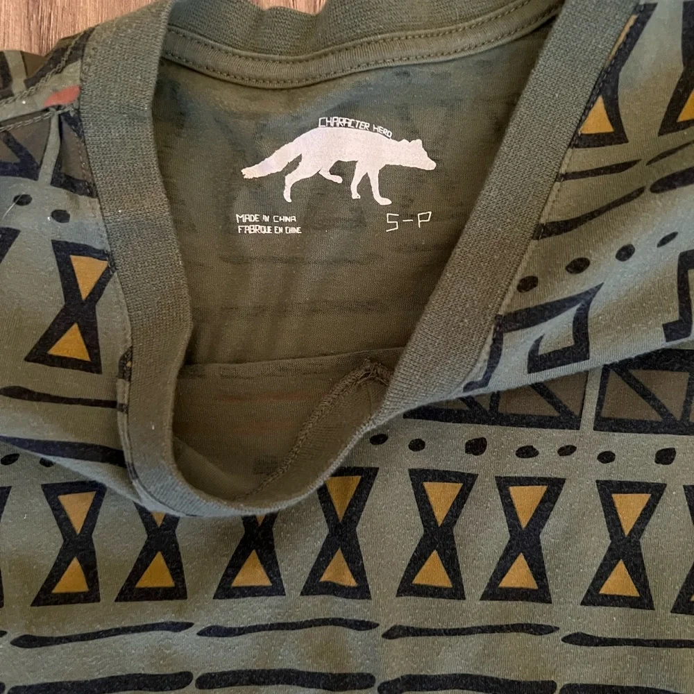 Stylish patterned t-shirt - Picture 2 of 3